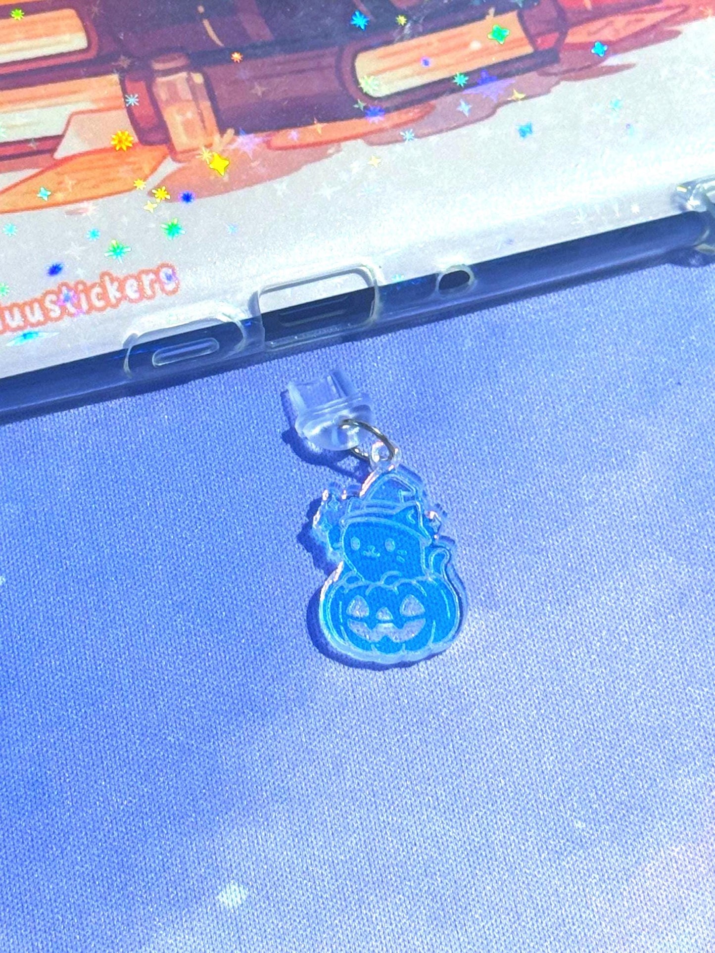 Iridescent Halloween Cat Kindle Charm: Spooky USB-C Dust Plug