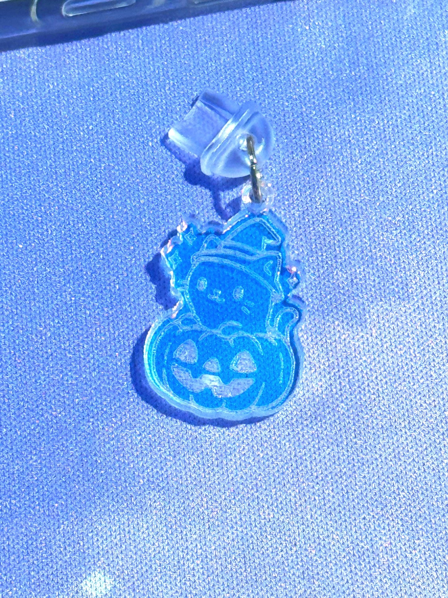 Iridescent Halloween Cat Kindle Charm: Spooky USB-C Dust Plug