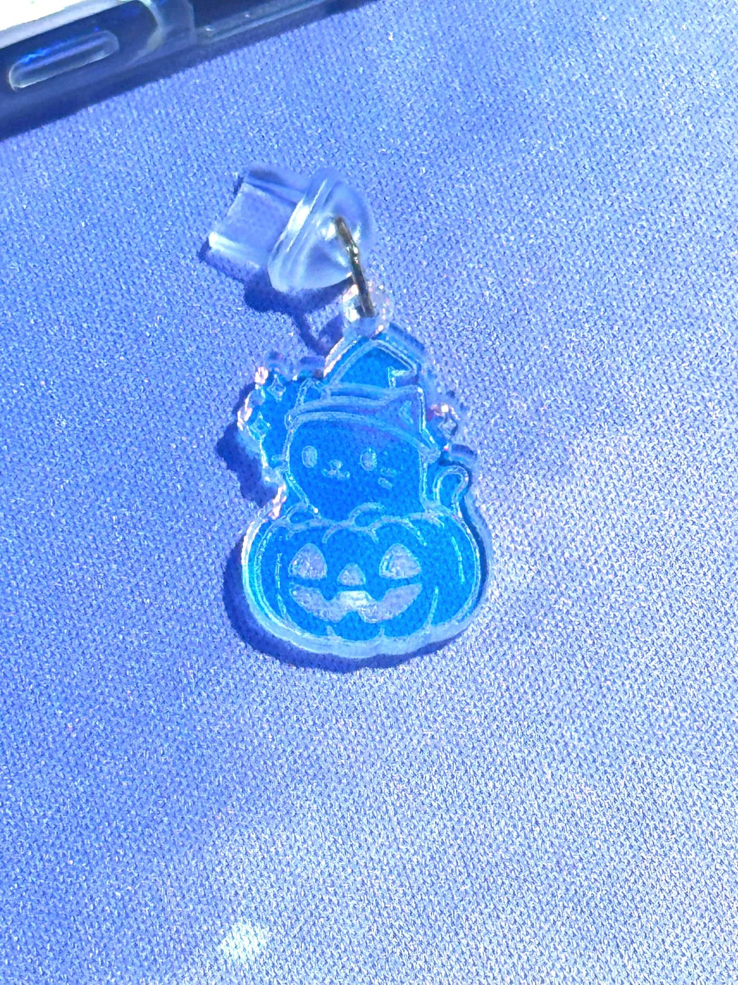 Iridescent Halloween Cat Kindle Charm: Spooky USB-C Dust Plug