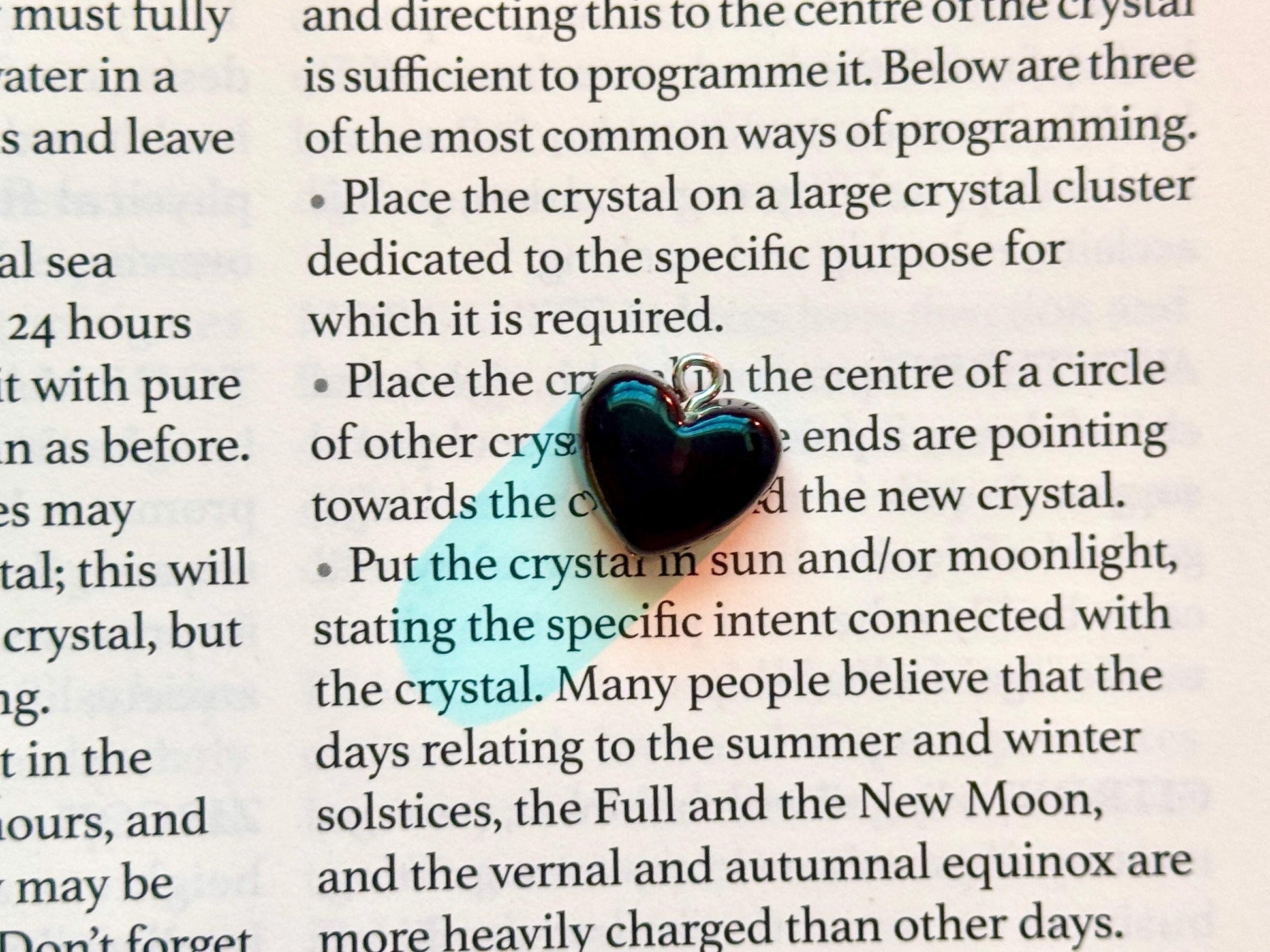 Resin Heart Dust Plug Charm: USB-C Kindle, Tablet, Phone Accessory