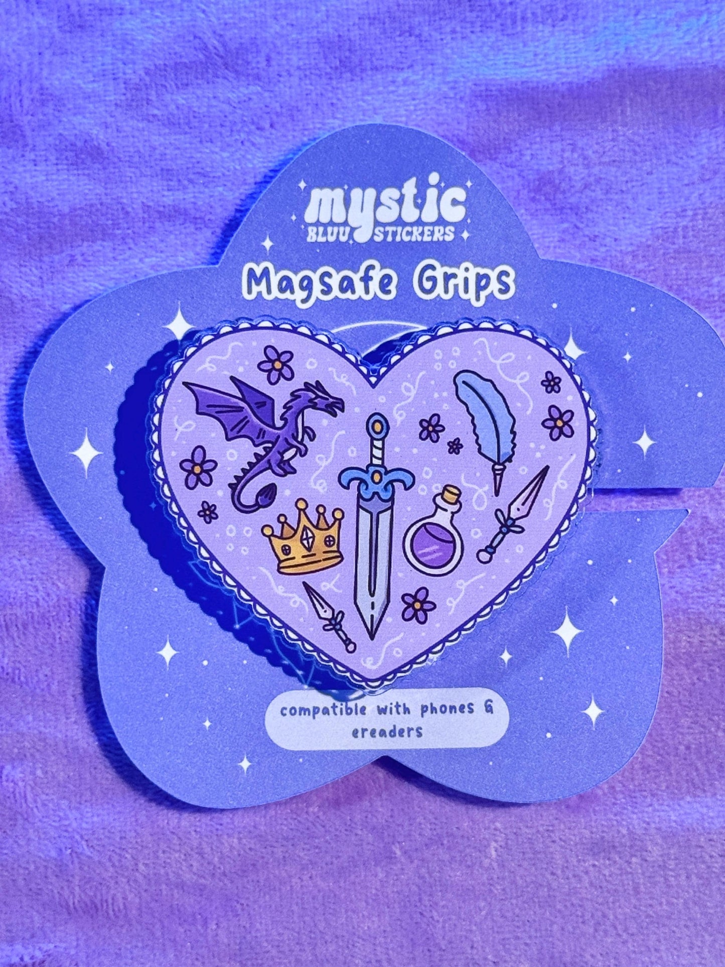 Add a magical touch to your Kindle or phone with this fantasy dragon grip. Works with Magsafe, tablets & iPads. Perfect bookish gift for readers.