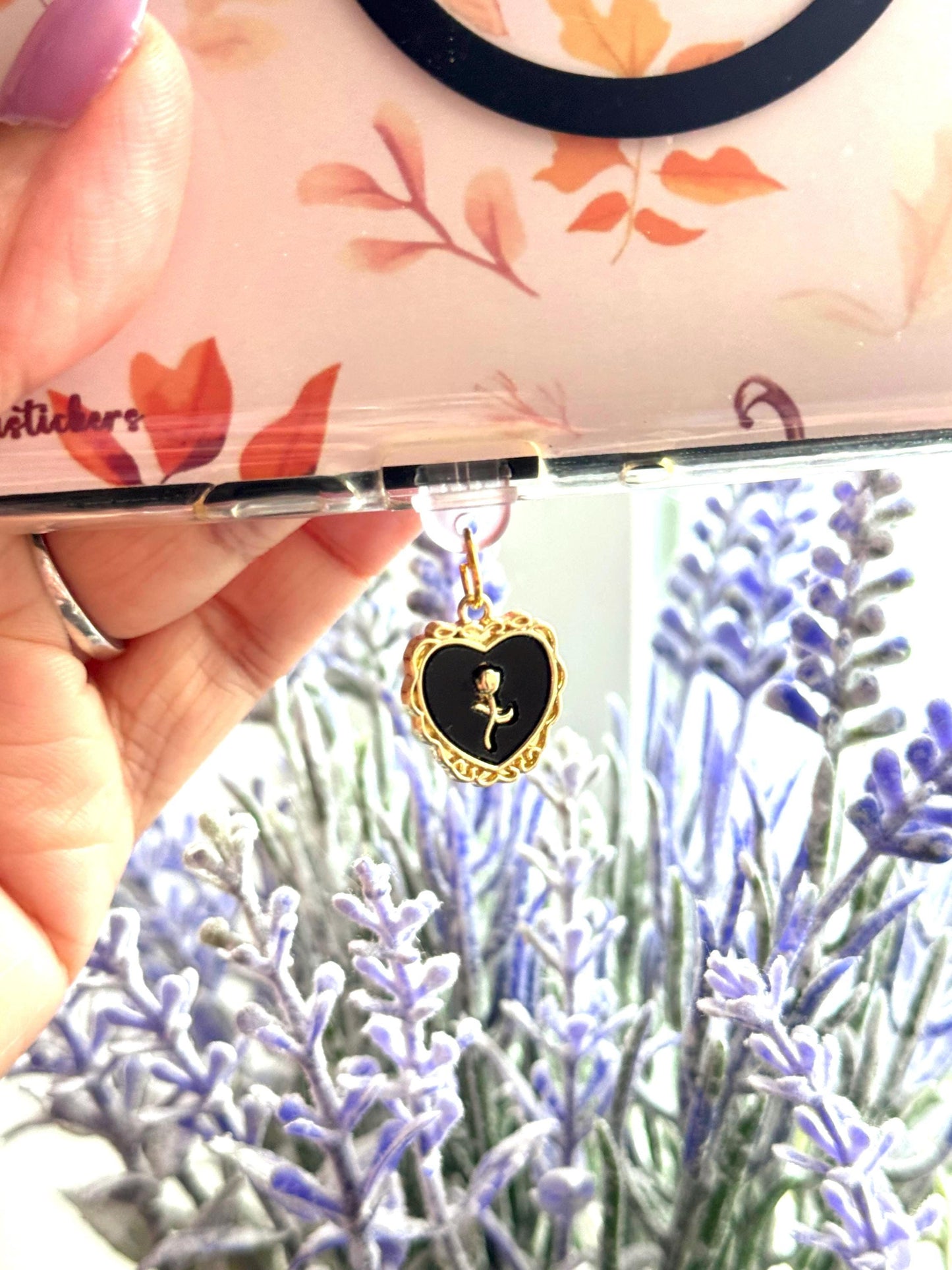 Vintage Heart Rose Dust Plug Charm – USB-C Accessory for Kindle, Phone & Tablet