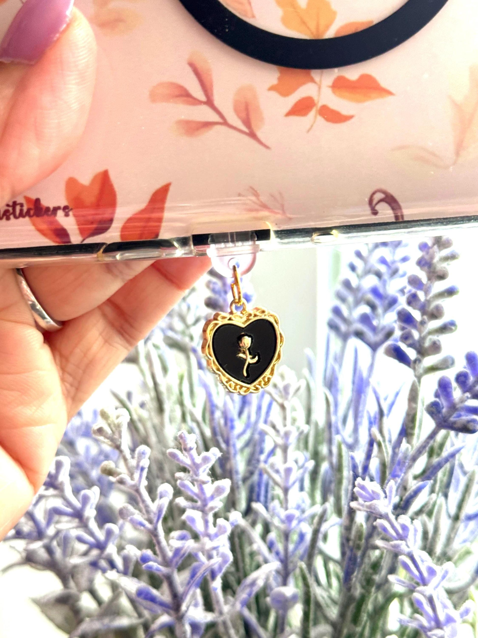 Vintage Heart Rose Dust Plug Charm – USB-C Accessory for Kindle, Phone & Tablet