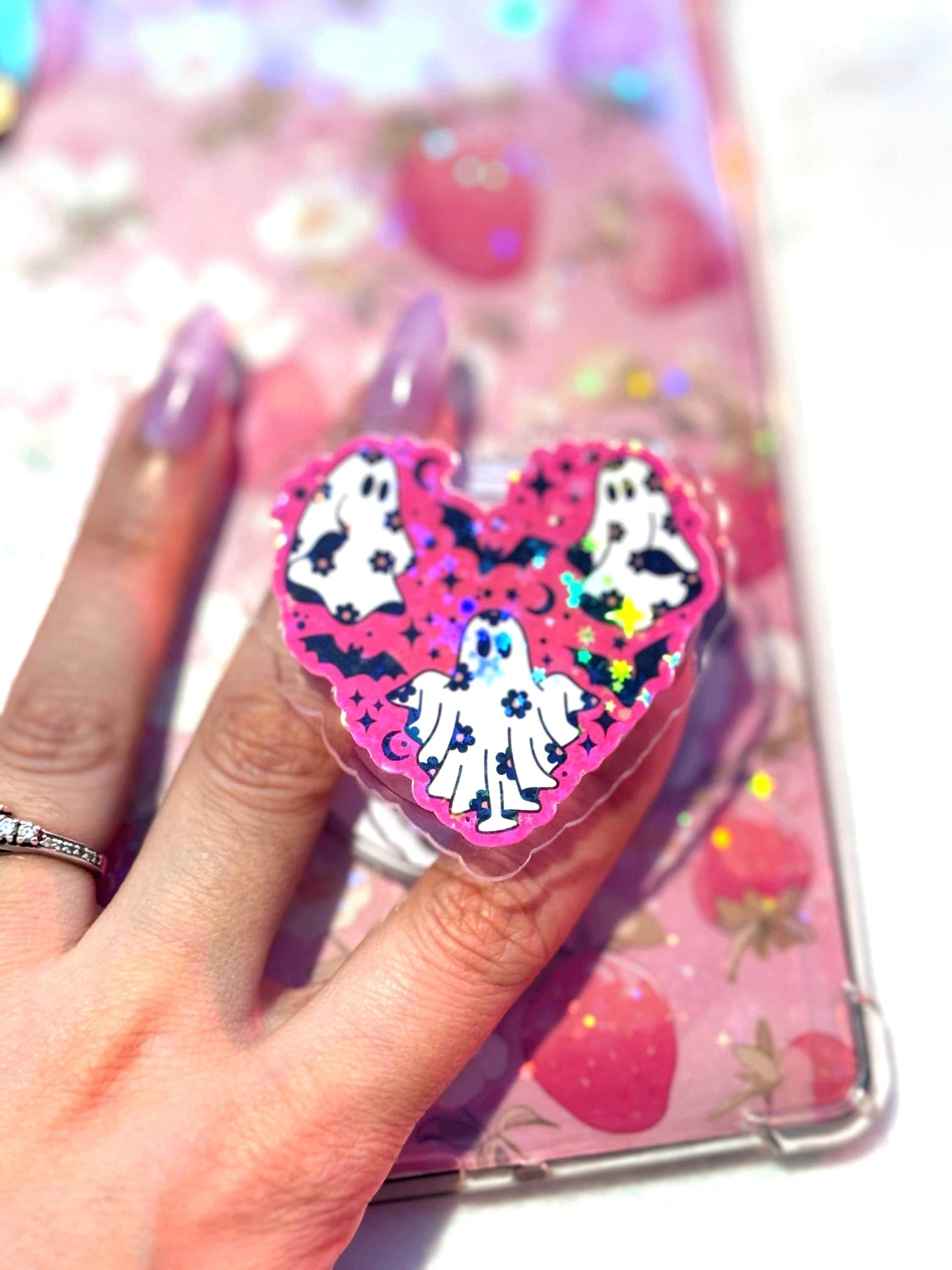 Halloween Ghost MagSafe Grip: Spooky E-Reader & Phone Accessory