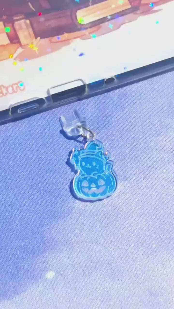 Iridescent Halloween Cat Kindle Charm: Spooky USB-C Dust Plug